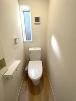トイレ:1階2階ともに温水暖房洗浄便座を設置しています。