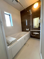 浴室:一日の疲れを癒す1坪タイプの空間です。