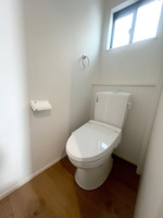 トイレ:トイレは1階・2階に設置。朝の混雑時や来客の際も安心です。