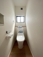 トイレ:トイレは1階・2階に設置。朝の混雑時や来客の際も安心です。
