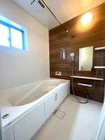 浴室:一日の疲れを癒す1坪タイプの空間です。