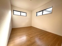 洋室:明るく心地の良い部屋はクローゼット収納ですっきり整頓！快適な空間づくりができます。
