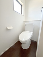 トイレ:トイレは1階・2階に設置。朝の混雑時や来客の際も安心です。
