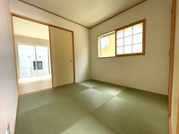 和室:休日はのんびり、和室の雰囲気を感じてくつろぐことができます。
